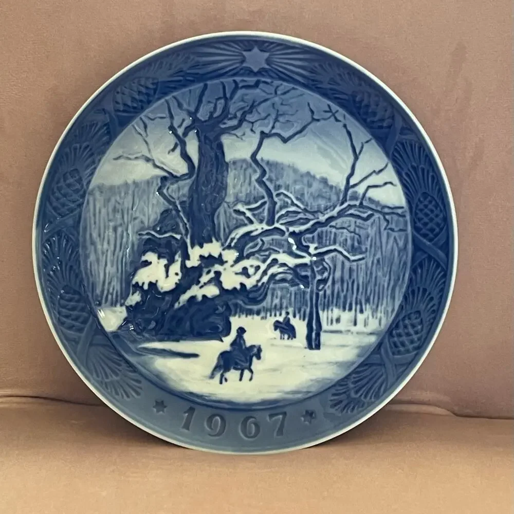 Royal Copenhagen 1967 Christmas Plate The Royal Oak Kongeegen